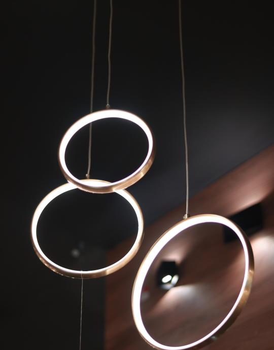 Suspension Infinie en doré à Led